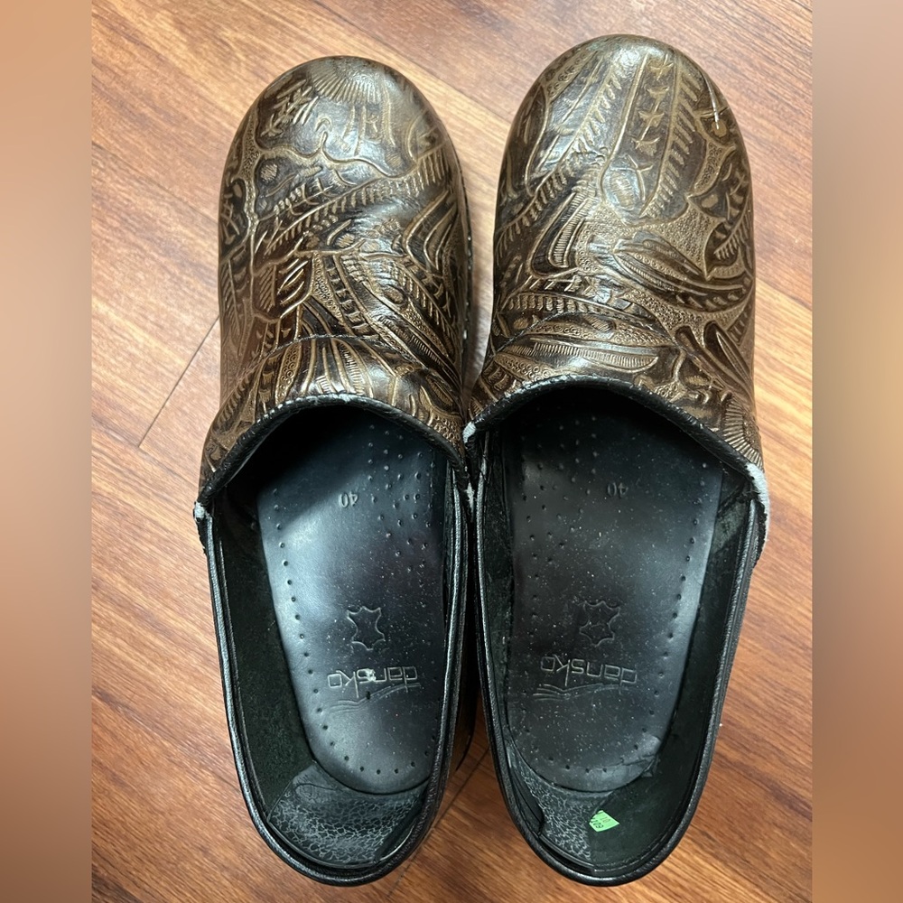 Dansko size 40 equivalent to 9-9.5 in womens